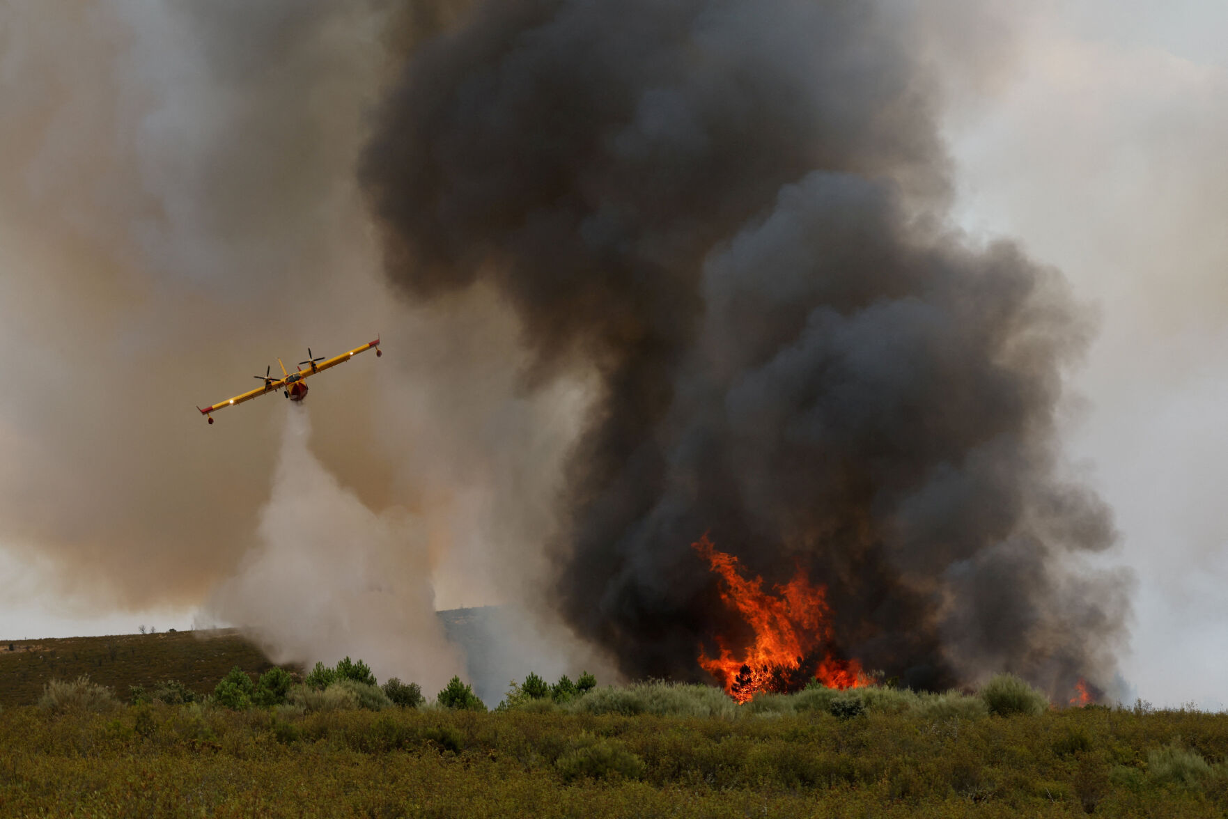 Wildfires kill at least 3 and displace thousands across southern Europe